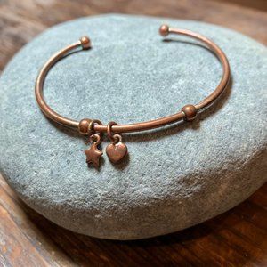 128. Avon New Preppy Copper Tone Cuff Bancle Bracelet w/Star & Heart Charms